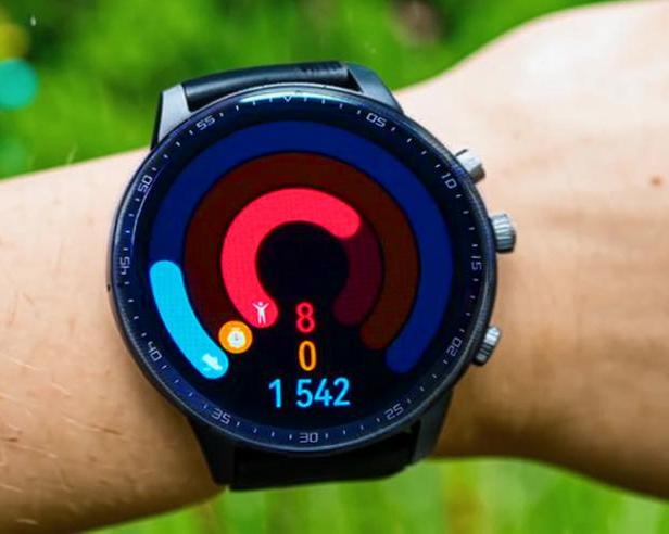 Выбираем «умные» часы в 2024 году: 5 моделей с сочным AMOLED дисплеем