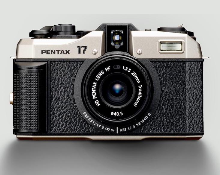 Выпущена компактная пленочная камера Pentax 17 с вертикальным полукадровым форматом