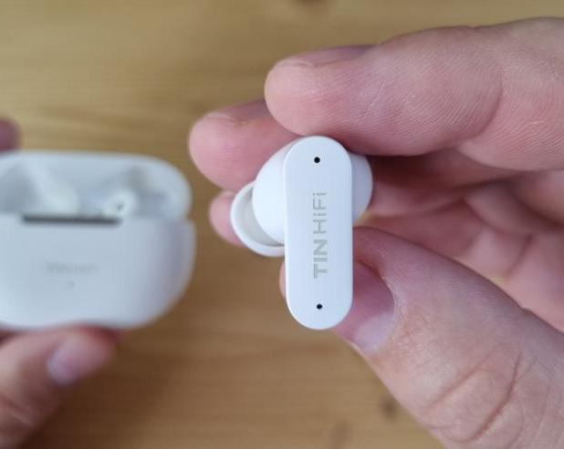 Обзор TinHiFi TinBuds 1: удобные беспроводные наушники для басхеда